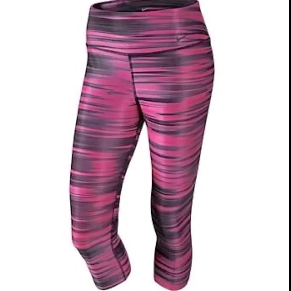 Nike ✔️ Capri's Pink and black patterned size S